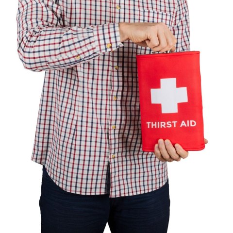 Gigantyczna Piersiówka Thirst Aid na osiemnastkę