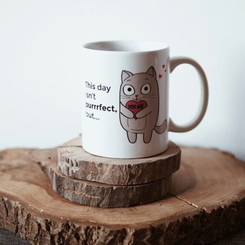 Zaskakujący kubek z kotem magiczny z wiadomością